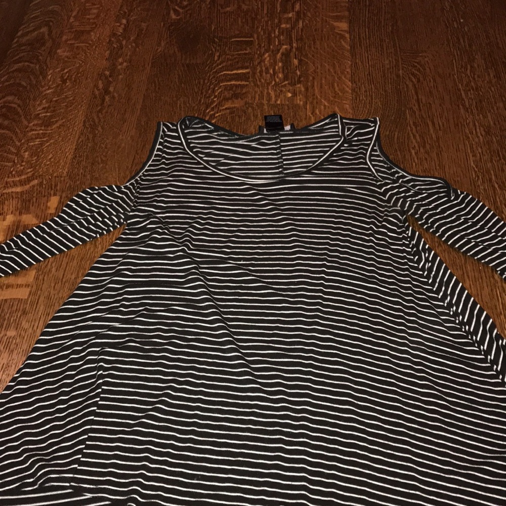 Tops - Picture 3 of 4